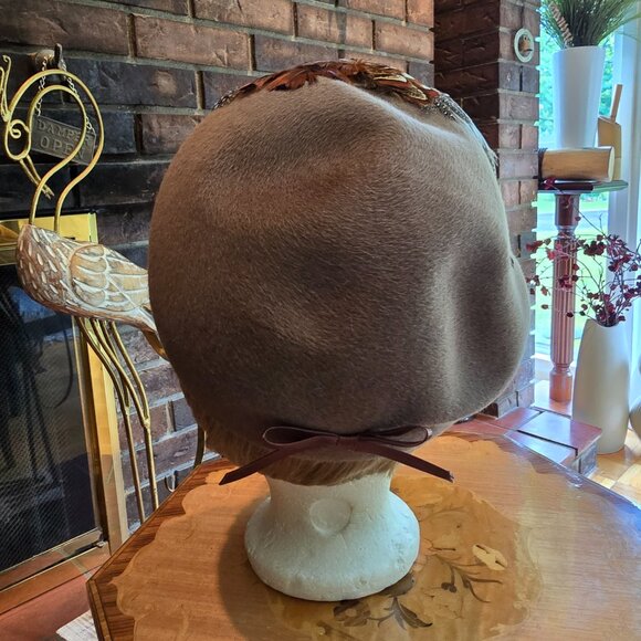 Lucille - Vintage Brown Felt Hat with Feathers & a Bow - Picture 3 of 11